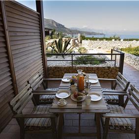 2 bedroom seaside apartments with shared pool, sleeps 4-5